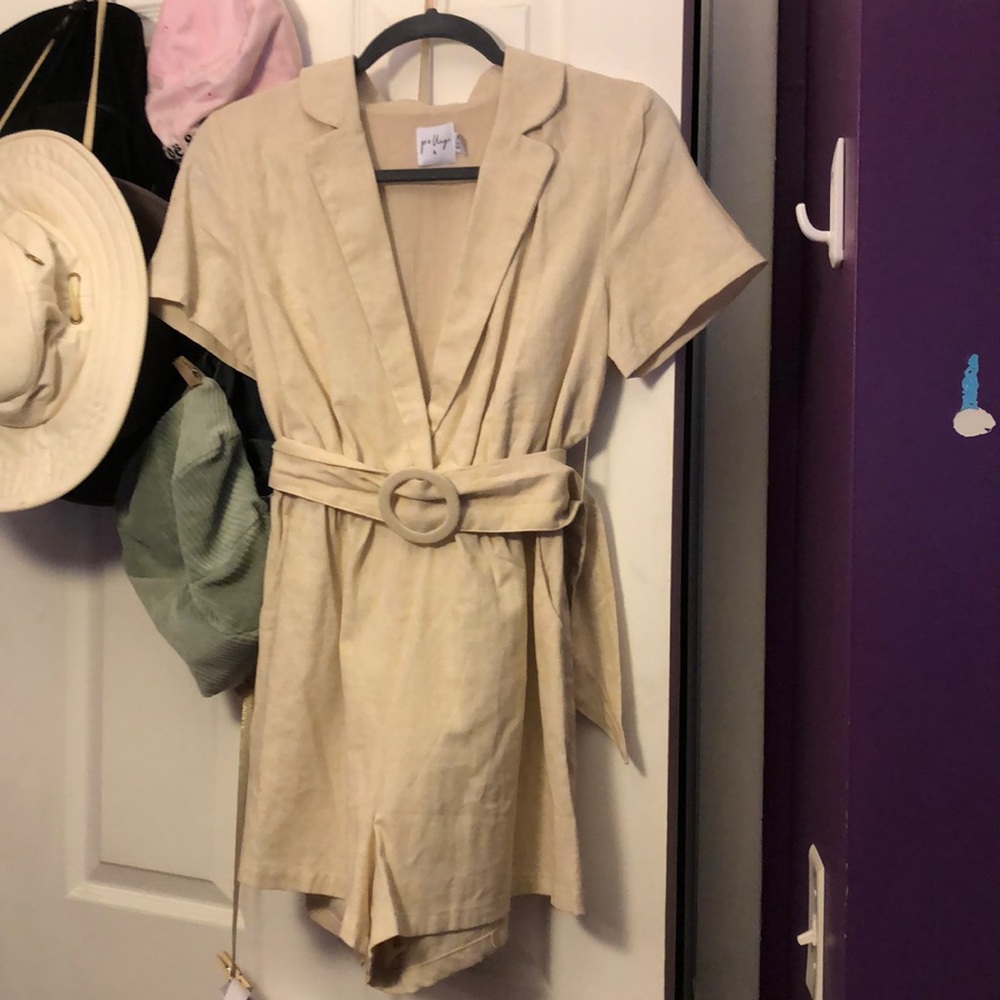 BNWOT Polly cream romper 4